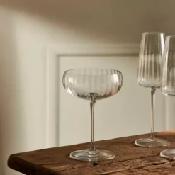 Speakeasies Ta A Transparente